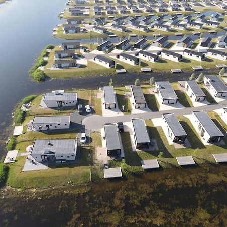 Tiny Vakantiehuis Aan Het Water Met Eigen Steiger En Airco Kampen Eksteriør bilde