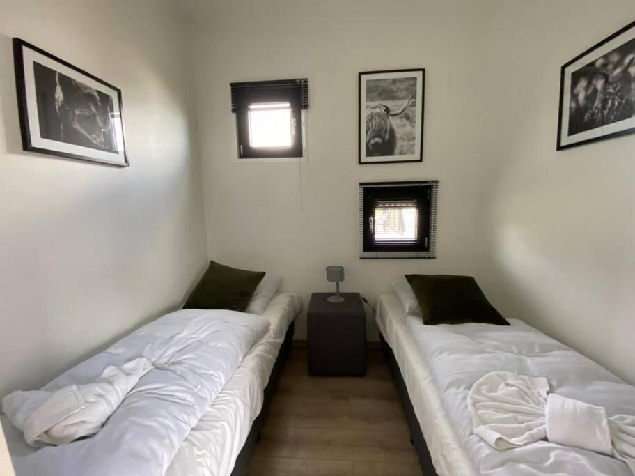 Tiny Vakantiehuis Aan Het Water Met Eigen Steiger En Airco Kampen Eksteriør bilde