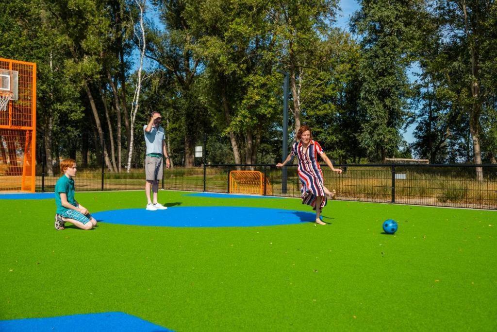 Tiny Vakantiehuis Aan Het Water Met Eigen Steiger En Airco Kampen Eksteriør bilde